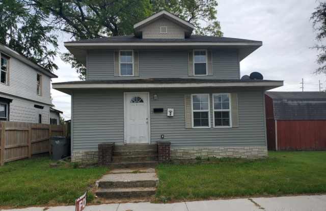 711 McDonald St - 2 photos photos