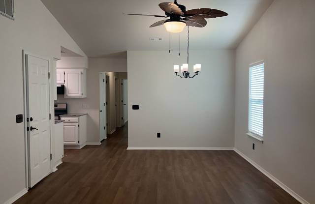 1/2 Off First Month's Rent - 3 bedroom home in Rogers-  Available Now Gallery 4