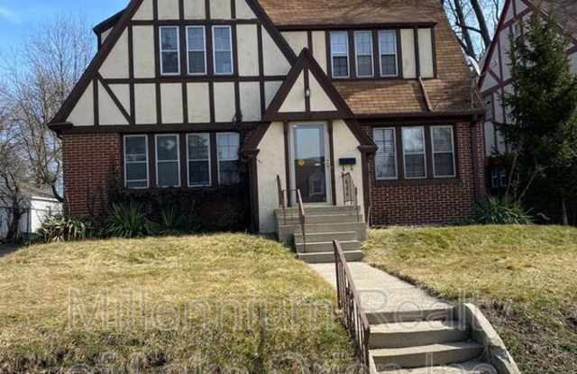 74 E Iroquois Rd photos photos