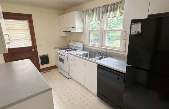Beautiful Home Located in Blacksburg Gallery 4