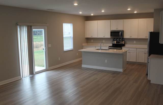 Beautiful 5 Bedroom Home in a Popular Avon Community! Gallery 4