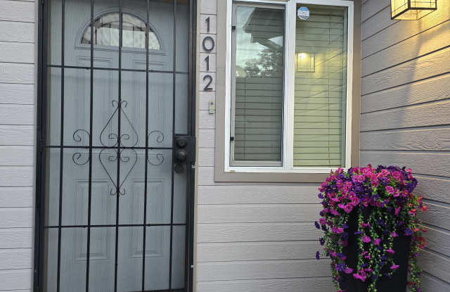 1010 Florence Place photos photos