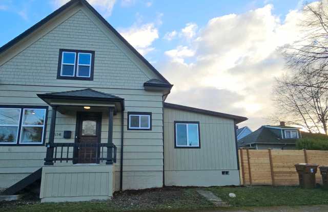 Recently Renovated 2 Story Tacoma Craftsman House CURRENTLY OCCUPIED. PLEASE DO NOT DISTURB CURRENT TENANTS. photos photos