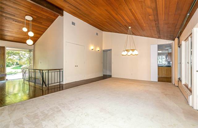 77 Somerset Drive Gallery 4