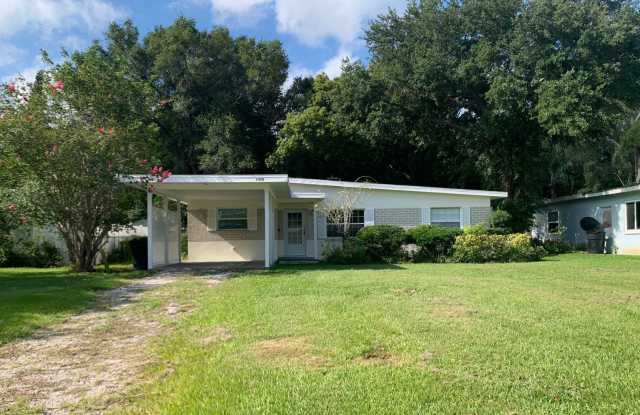 Beautiful Home In Saint Petersburg Detached Studio/Office In the Backyard - 1420 52nd Avenue North, St. Petersburg, FL 33703
