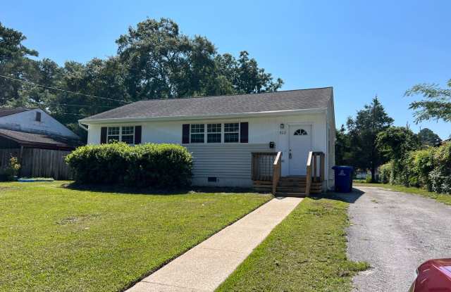BEAUTIFUL 2 BEDROOM SINGLE FAMILY HOUSE - 502 New River Drive, Jacksonville, NC 28540