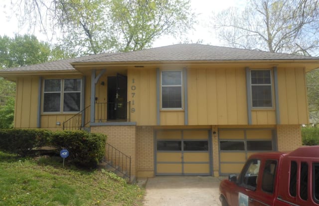 10719 Hillcrest Rd - 10719 Hillcrest Road, Kansas City, MO 64134
