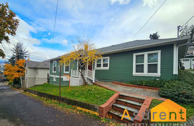 Charming 3-bedroom, 2-bathroom Home: Utilities Included: Water- Sewer-Electric - 12 Beach Avenue, Ashland, OR 97520