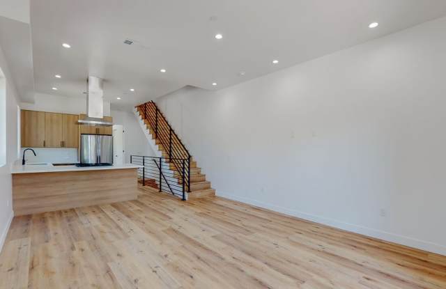 4462 Maplewood Ave Gallery 2