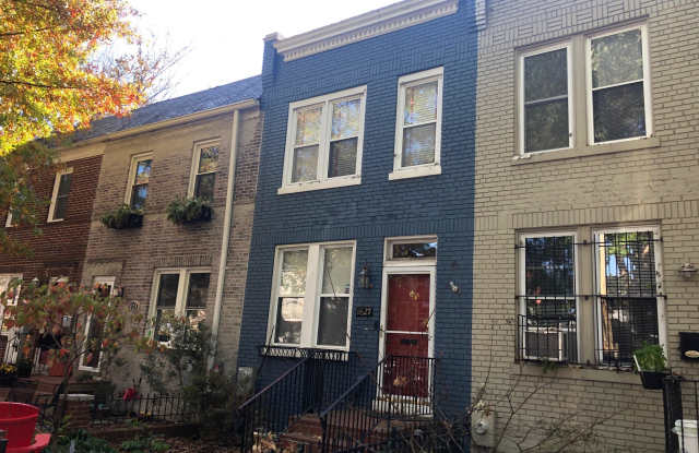 1627 E STREET SE Gallery 3