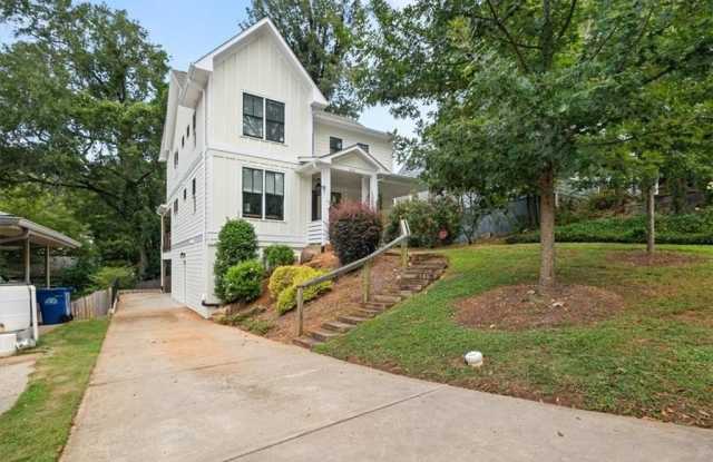 902 Emerson Avenue SE Gallery 1