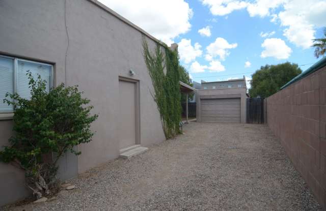 Charming Studio Home! Great Central Location! Gallery 1