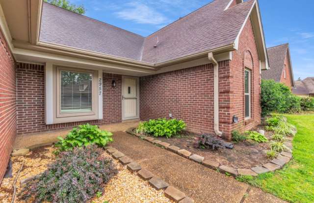 Spacious 4-Bedroom Home in Bartlett’s Kirby Lakes Community Gallery 4
