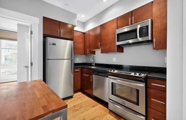 Chic 1-Bedroom Condo in Columbia Heights – Steps from Metro, Parks  Cafés photos photos