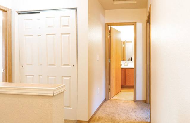 Rare 2 X 1.5 Townhome Availble in October Gallery 4