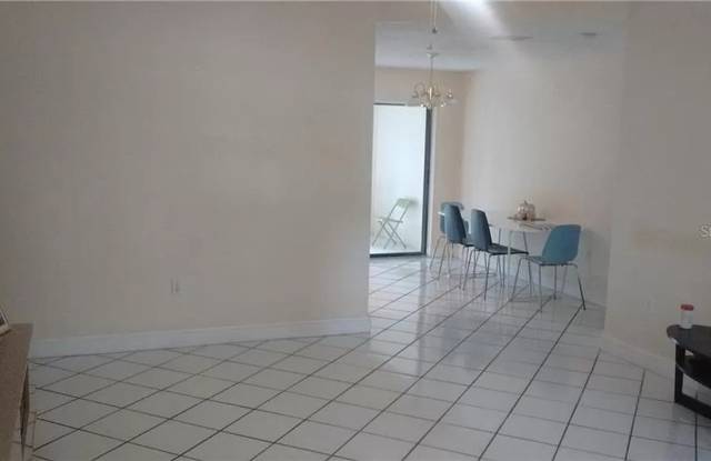 Spacious and well-located 3bed/ 2bath home available for rent in Sarasota, near 301, shopping, beaches, and more! Gallery 4
