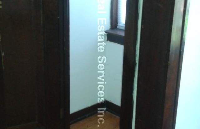 2859 W. Berteau Gallery 2