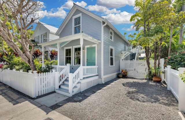 1420 Petronia Street photos photos