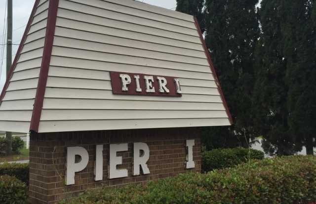 Cute 2 Bedroom Unit at Pier One with washer/dryer Gallery 3