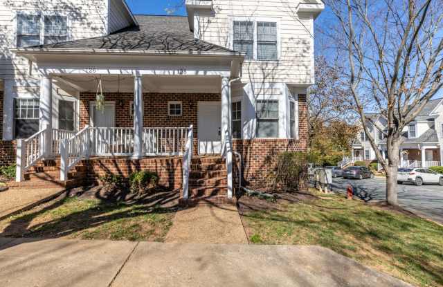 128 Old Fifith Circle in Willoughby Townes! photos photos