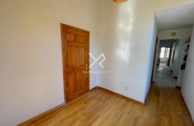 209 Wilson Avenue Gallery 4