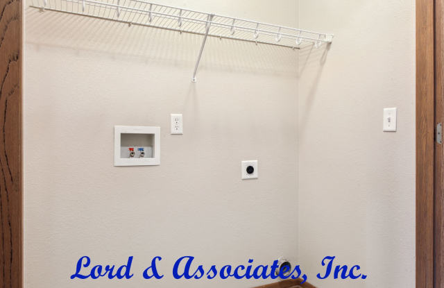 Spacious two story 3 Bedroom, 2 Baths in Grain Valley Gallery 3