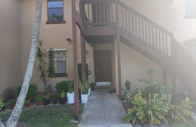 1108 Lakeview Drive E Gallery 1