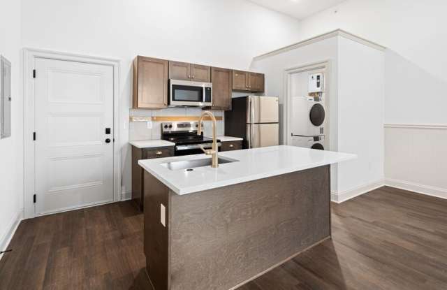 401 Martin Street - 11 photos photos