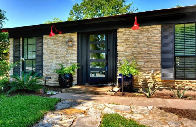 6902  Twin Crest DR Gallery 2