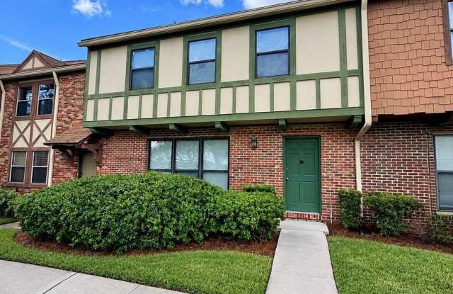 8175 SUTTON Place N Gallery 1