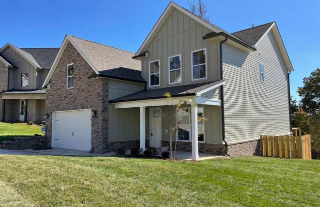 North Knox 4bd 3ba, large lot! photos photos