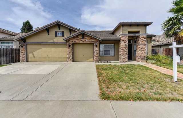 Spectacular 4/2 Elk Grove w/Salt Water Pool!  (PLEASE READ AD FOR SHOWING REQUIREMENTS)! photos photos