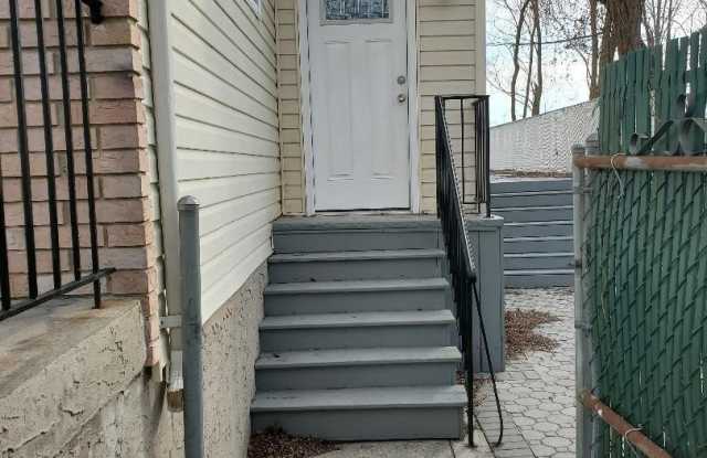 124 Pelican Circle - 124 Pelican Circle, Staten Island, NY 10306