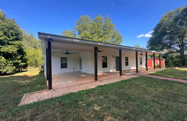 Beautifully Renovated 3-Bedroom Home with Fenced Yard in Jefferson, GA photos photos