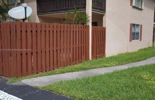 11253 SW 88th St - 11253 Southwest 88th Street, Kendall, FL 33173