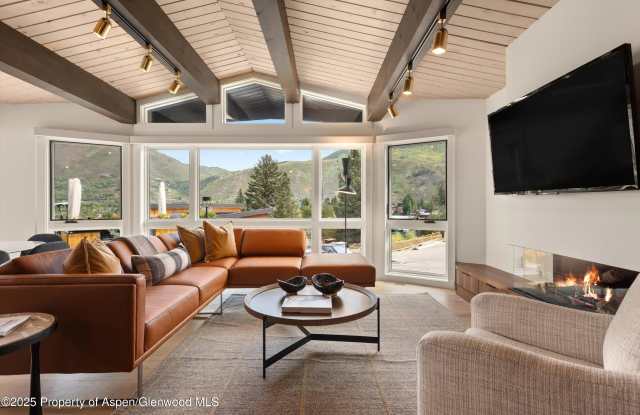 809 S Aspen Street unit: 2 photos photos