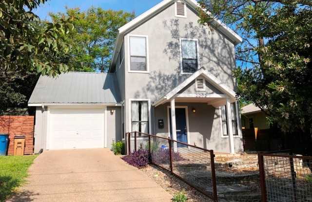 2202 East Side Dr - 2202 East Side Drive, Austin, TX 78704