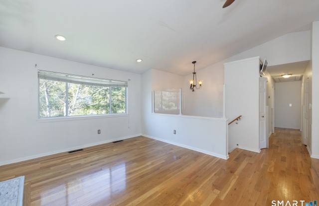 351 Bradley Street Gallery 3