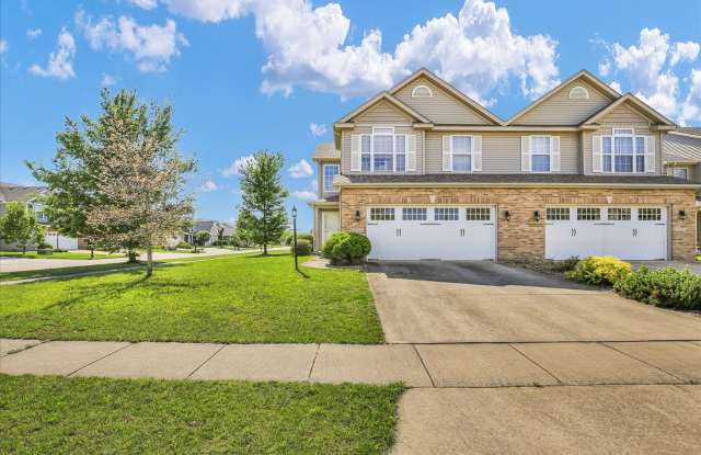 Updated 3 Bedroom Townhome in SW Champaign - Available 06/01/2026 photos photos