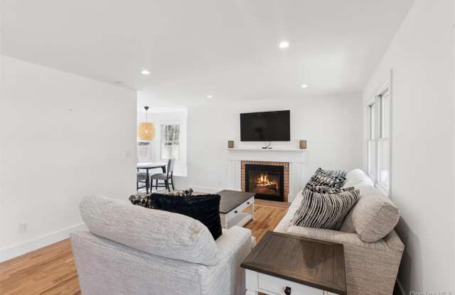 502 Springs Fireplace Road Gallery 4