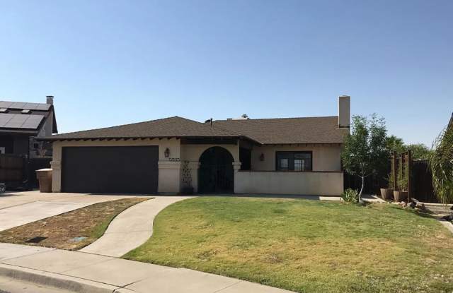 Spacious single family home in Bakersfield - Schedule your tour now! photos photos
