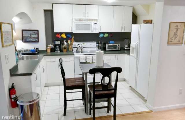 2216 Hall Pl NW Gallery 4