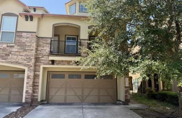 23939 STATELY OAKS Gallery 2