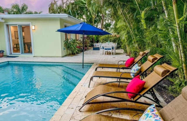 671 Lindell Blvd photos photos