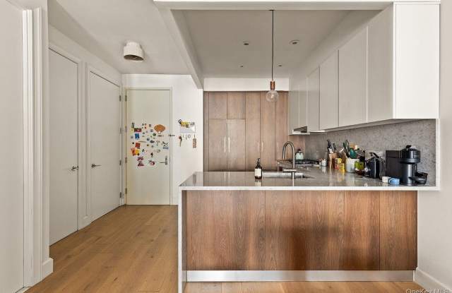 552 PROSPECT Place Gallery 3