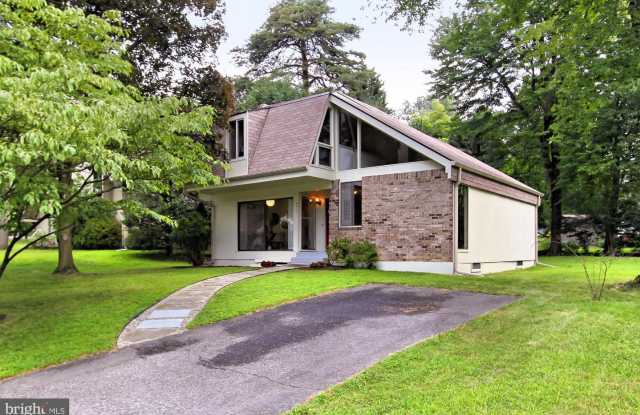 2411 NOTTINGHAM DR - 2411 Nottingham Drive, Idylwood, VA 22043