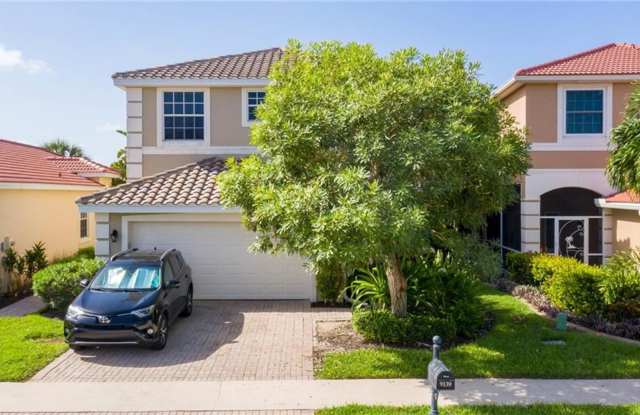 ** 4 Bed/3.5 Bath Single Family ~ 2 Car Garage Single Family Home ~ Lake Views ** photos photos