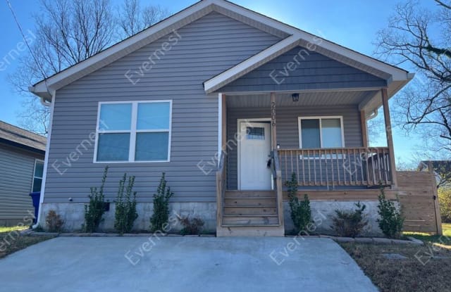 2006 Cleveland Ave - 2006 Cleveland Avenue, Chattanooga, TN 37404