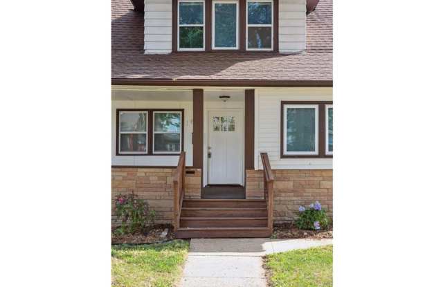Huge 6 Bedroom Close to St Thomas for June Move In! Gallery 3