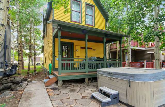 Hot tub! Furnished! In town and pets negotiable! photos photos